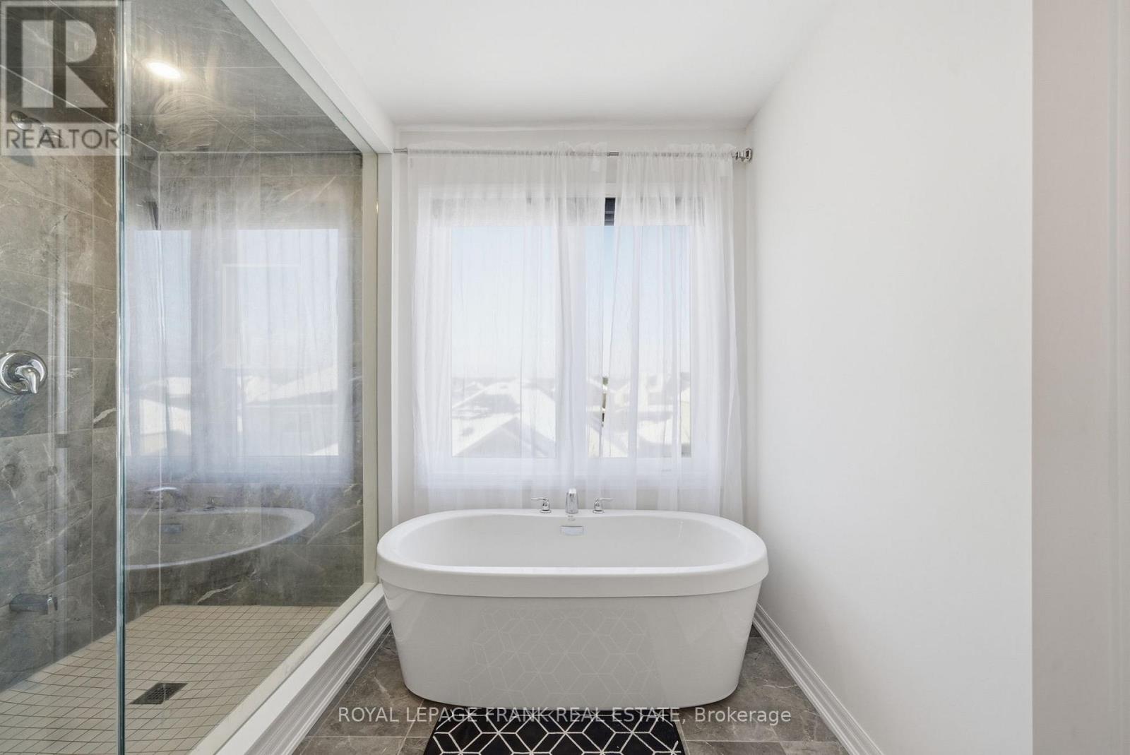 11 Fisher Road, Kawartha Lakes (Lindsay), Ontario  K9V 0P8 - Photo 41 - X12538368