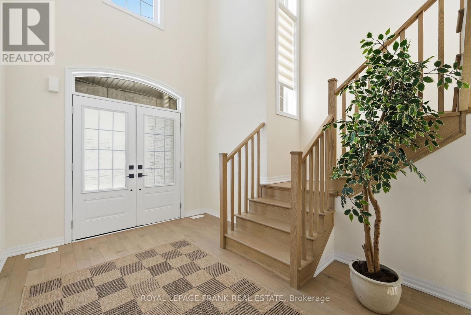 11 Fisher Road, Kawartha Lakes (Lindsay), Ontario  K9V 0P8 - Photo 6 - X12538368