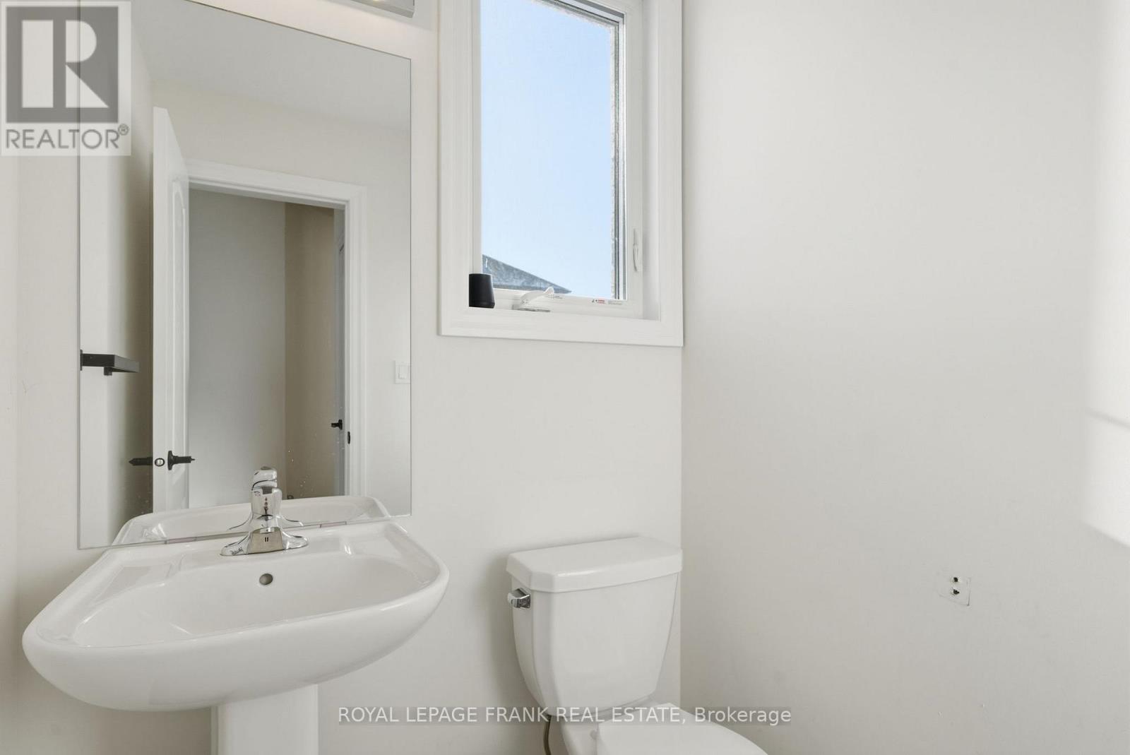 11 Fisher Road, Kawartha Lakes (Lindsay), Ontario  K9V 0P8 - Photo 8 - X12538368