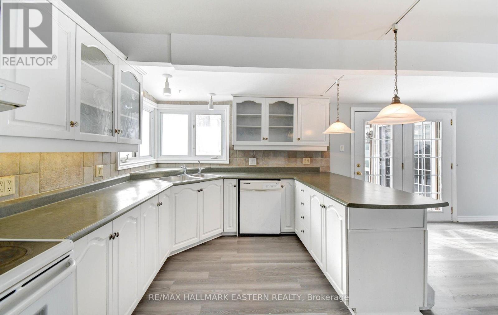 30 Edgewater Drive, Selwyn, Ontario  K0L 1T0 - Photo 7 - X12538466