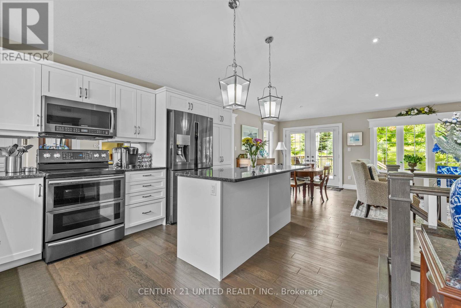 160 - 301 Carnegie Avenue, Peterborough (Northcrest Ward 5), Ontario  K9L 0E9 - Photo 1 - X12538860