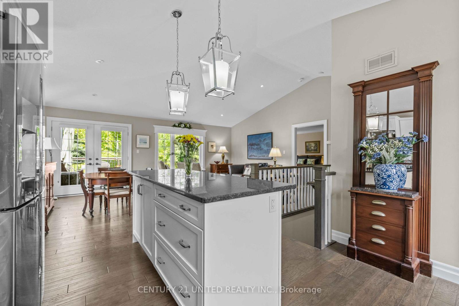 160 - 301 Carnegie Avenue, Peterborough (Northcrest Ward 5), Ontario  K9L 0E9 - Photo 2 - X12538860