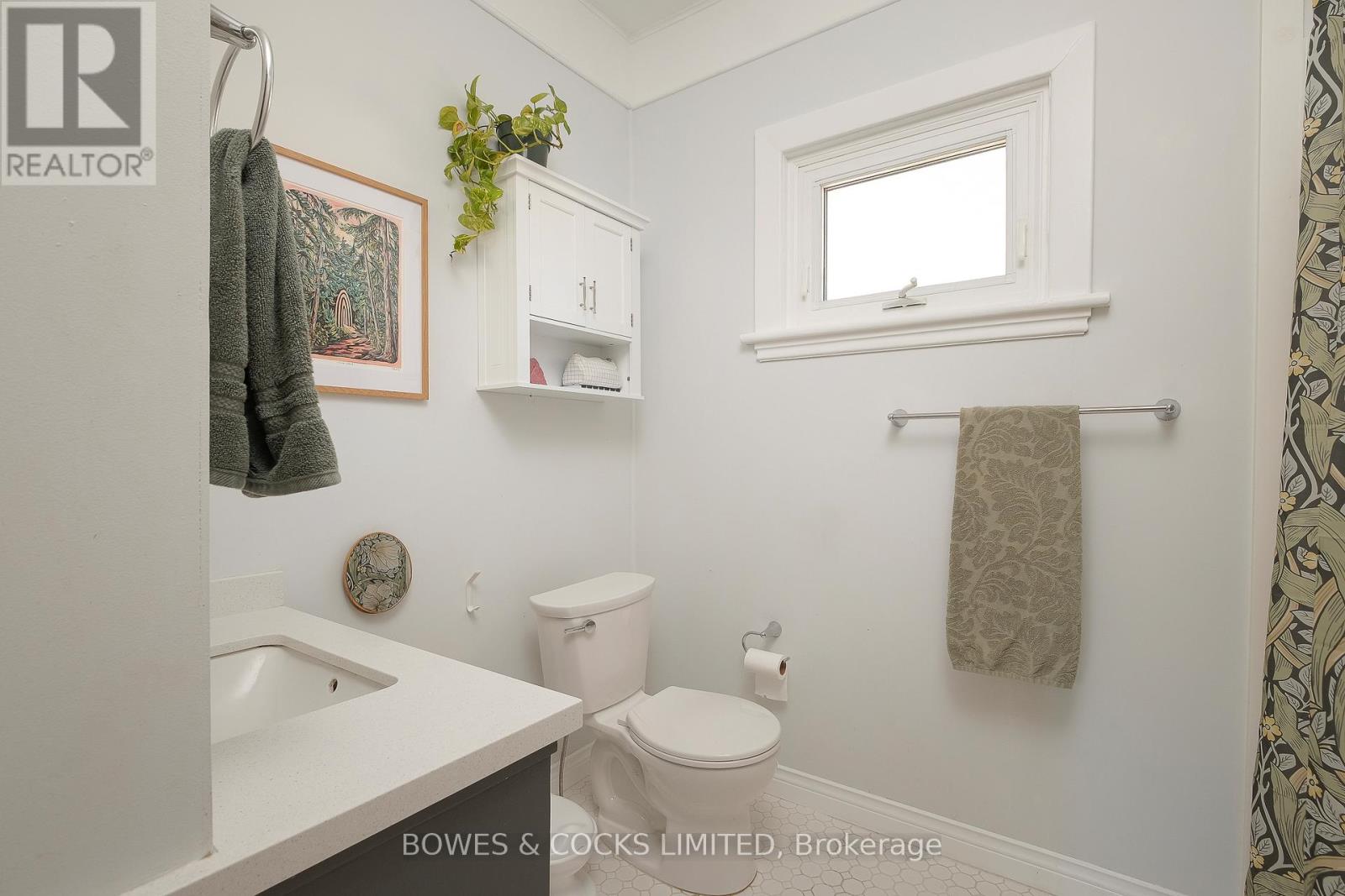 705 Young Street, Peterborough (Otonabee Ward 1), Ontario  K9J 3A3 - Photo 13 - X12539054