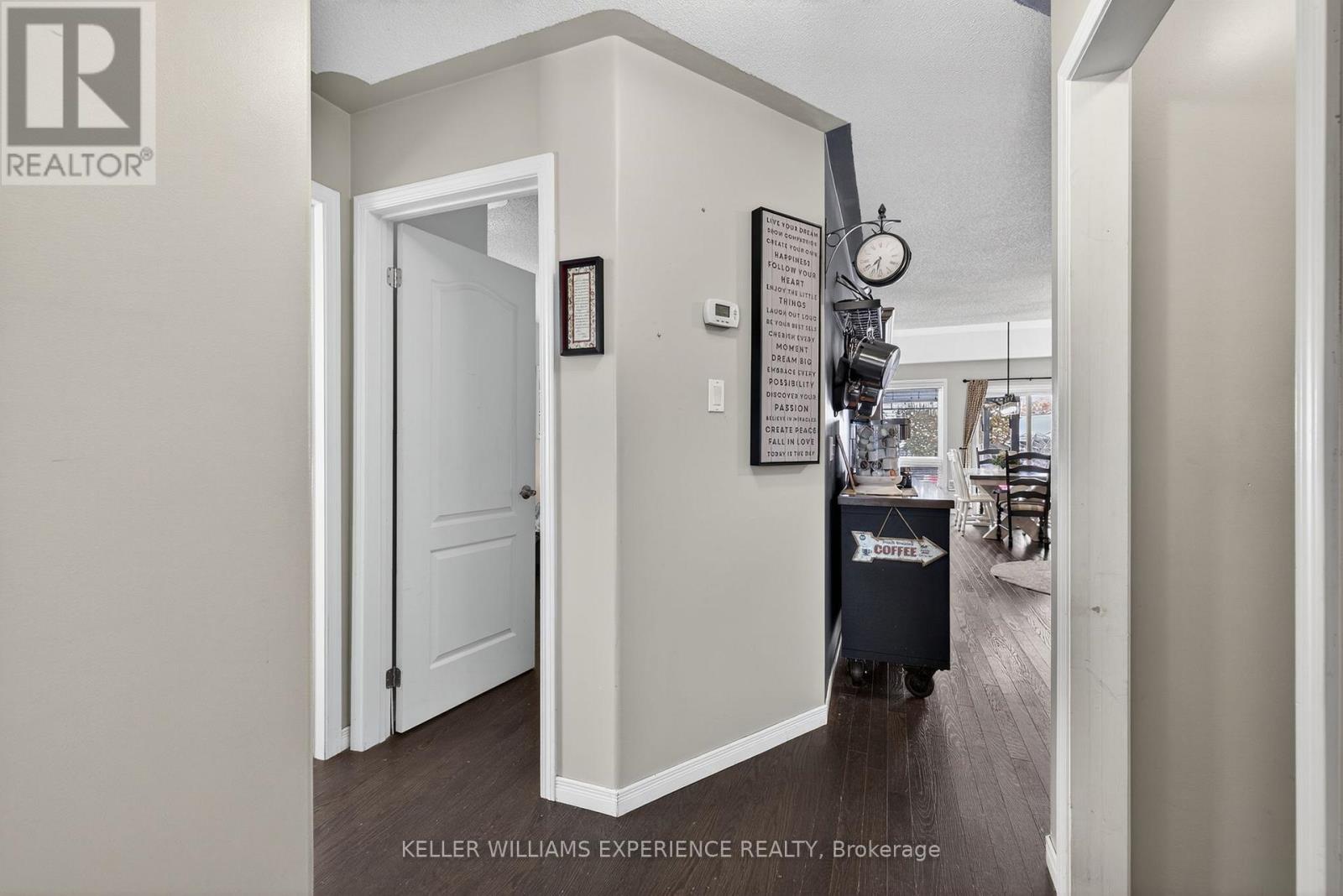 661 Clancy Crescent, Peterborough (Otonabee Ward 1), Ontario  K9K 2S3 - Photo 8 - X12540016