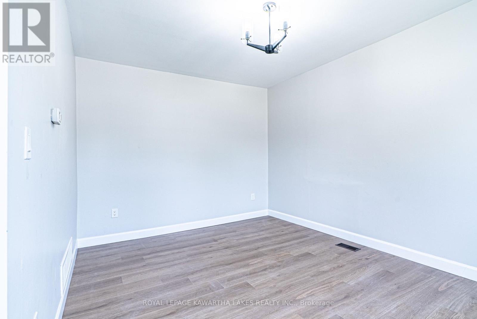 50 St Patrick Street, Kawartha Lakes (Lindsay), Ontario  K9V 1R3 - Photo 11 - X12540502