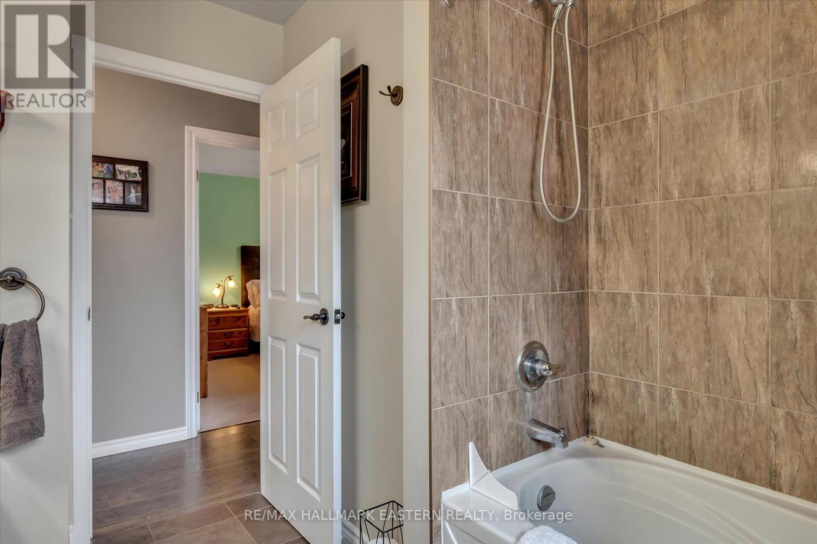 2574 Foxmeadow Road, Peterborough (Ashburnham Ward 4), Ontario  K9L 1X2 - Photo 20 - X12540548