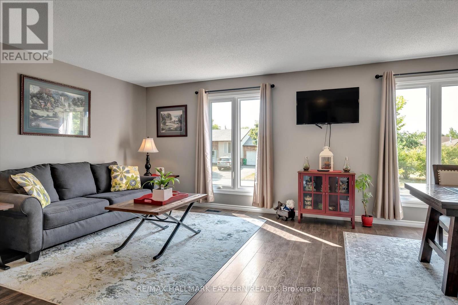 2574 Foxmeadow Road, Peterborough (Ashburnham Ward 4), Ontario  K9L 1X2 - Photo 3 - X12540548