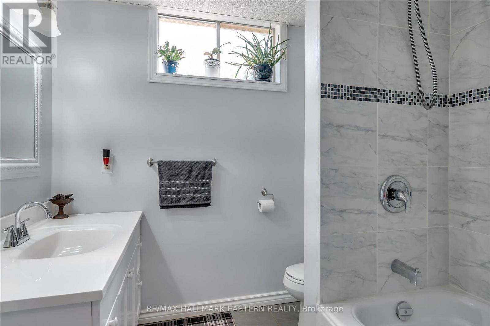 2574 Foxmeadow Road, Peterborough (Ashburnham Ward 4), Ontario  K9L 1X2 - Photo 35 - X12540548