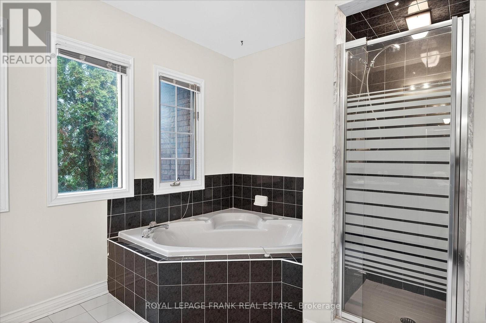 544 Fortye Drive, Peterborough (Otonabee Ward 1), Ontario  K9K 2H2 - Photo 35 - X12540854