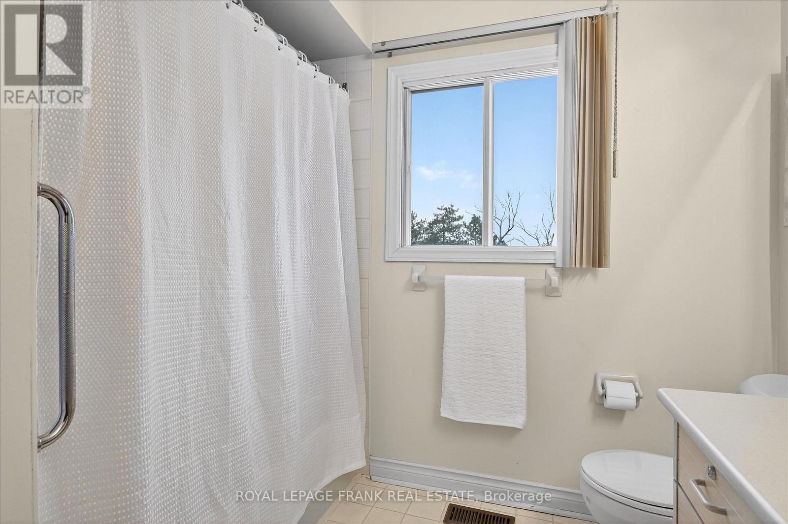 544 Fortye Drive, Peterborough (Otonabee Ward 1), Ontario  K9K 2H2 - Photo 44 - X12540854