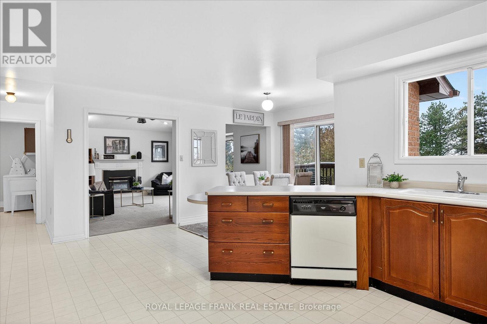 544 Fortye Drive, Peterborough (Otonabee Ward 1), Ontario  K9K 2H2 - Photo 7 - X12540854