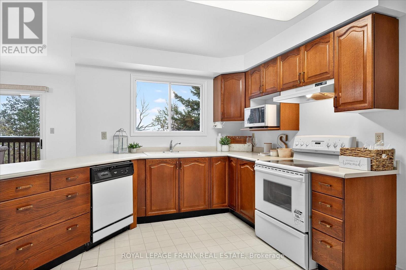 544 Fortye Drive, Peterborough (Otonabee Ward 1), Ontario  K9K 2H2 - Photo 8 - X12540854