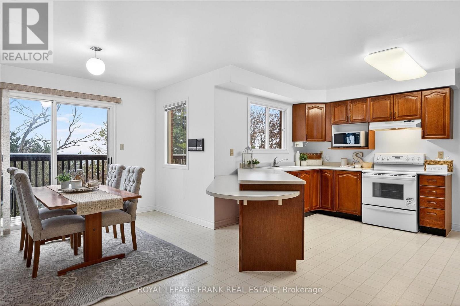 544 Fortye Drive, Peterborough (Otonabee Ward 1), Ontario  K9K 2H2 - Photo 9 - X12540854