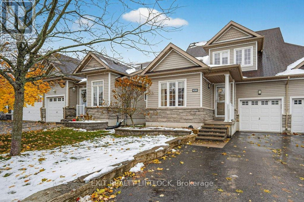 659 Tully Crescent, Peterborough (Monaghan Ward 2), Ontario  K9K 0A9 - Photo 1 - X12542032