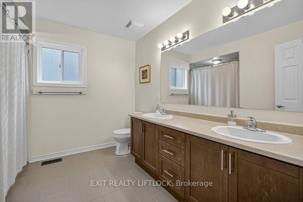 659 Tully Crescent, Peterborough (Monaghan Ward 2), Ontario  K9K 0A9 - Photo 24 - X12542032