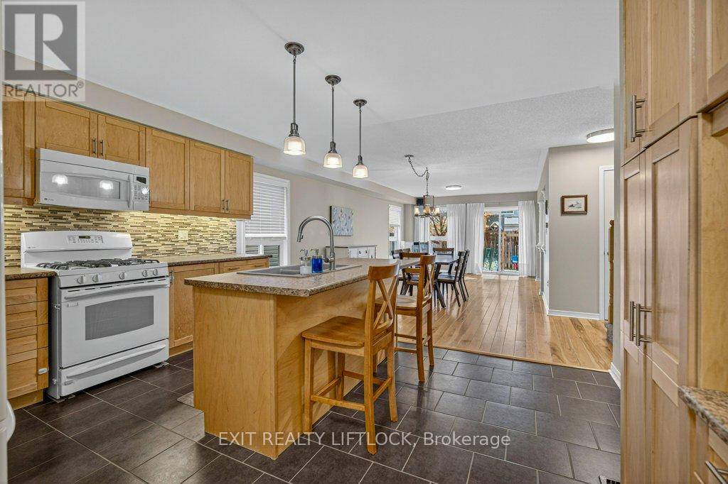 659 Tully Crescent, Peterborough (Monaghan Ward 2), Ontario  K9K 0A9 - Photo 5 - X12542032