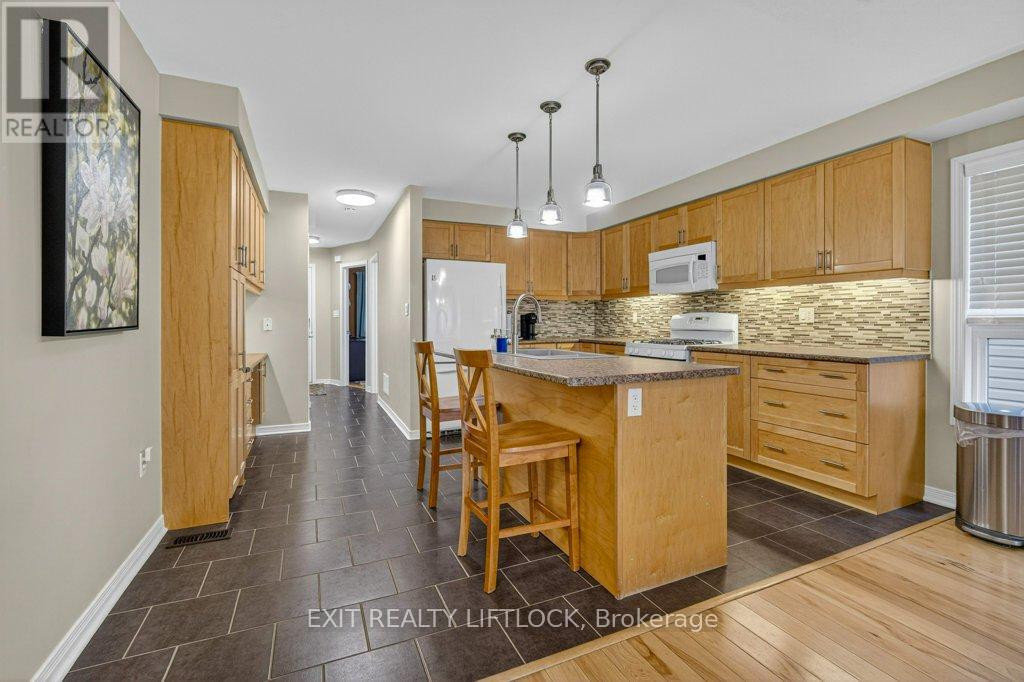 659 Tully Crescent, Peterborough (Monaghan Ward 2), Ontario  K9K 0A9 - Photo 7 - X12542032