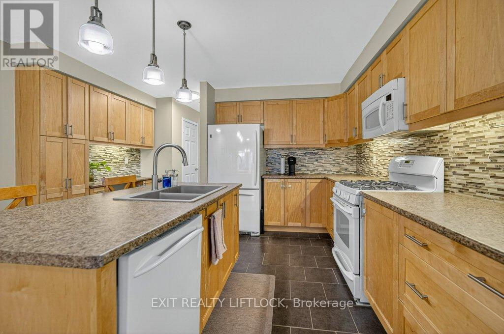 659 Tully Crescent, Peterborough (Monaghan Ward 2), Ontario  K9K 0A9 - Photo 8 - X12542032