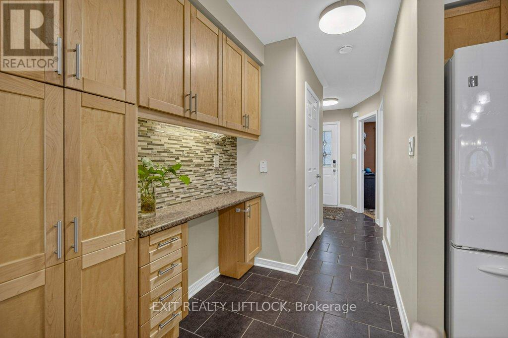 659 Tully Crescent, Peterborough (Monaghan Ward 2), Ontario  K9K 0A9 - Photo 9 - X12542032