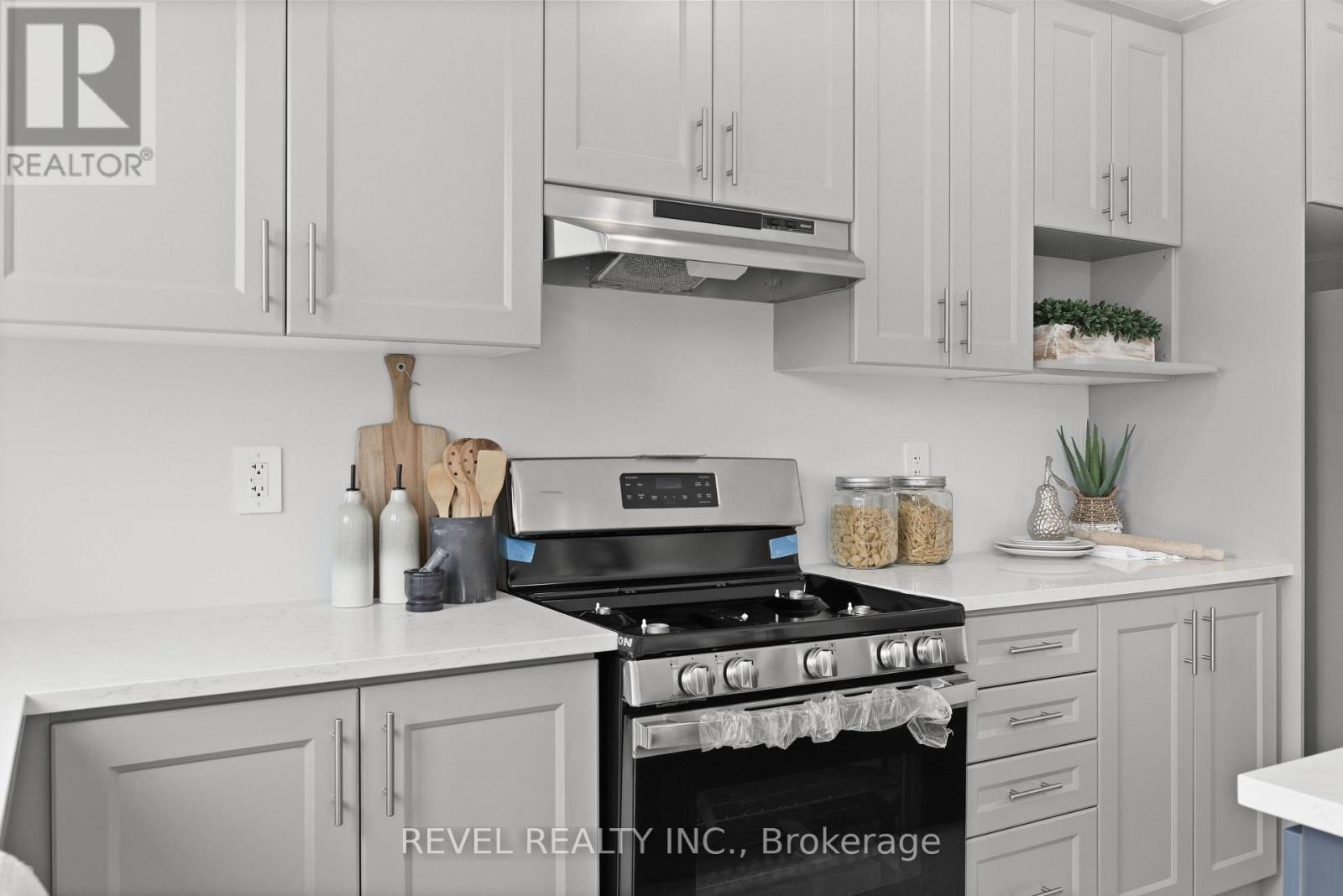 47 Corley Street, Kawartha Lakes (Lindsay), Ontario  K9V 6C2 - Photo 10 - X12542162