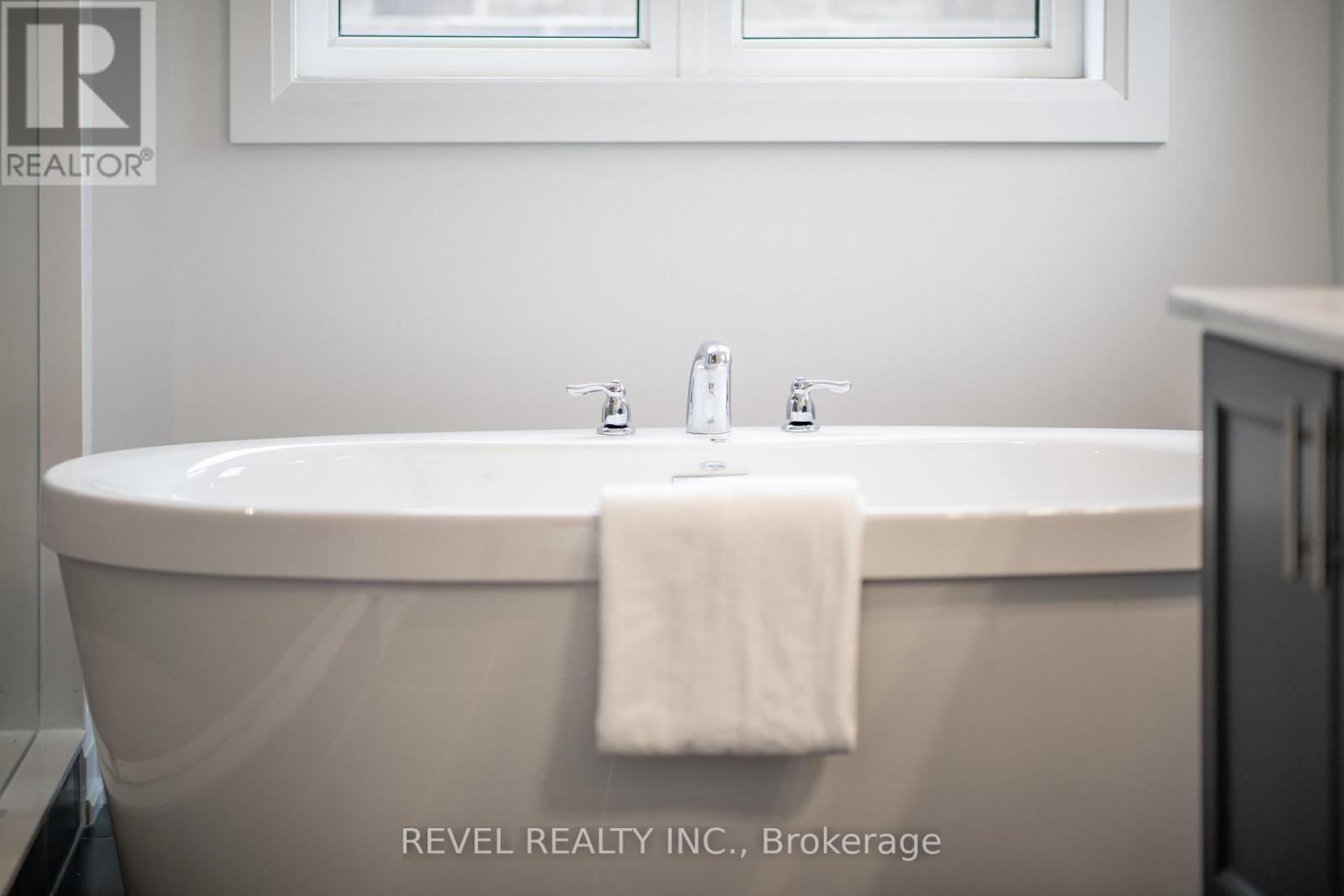 47 Corley Street, Kawartha Lakes (Lindsay), Ontario  K9V 6C2 - Photo 26 - X12542162