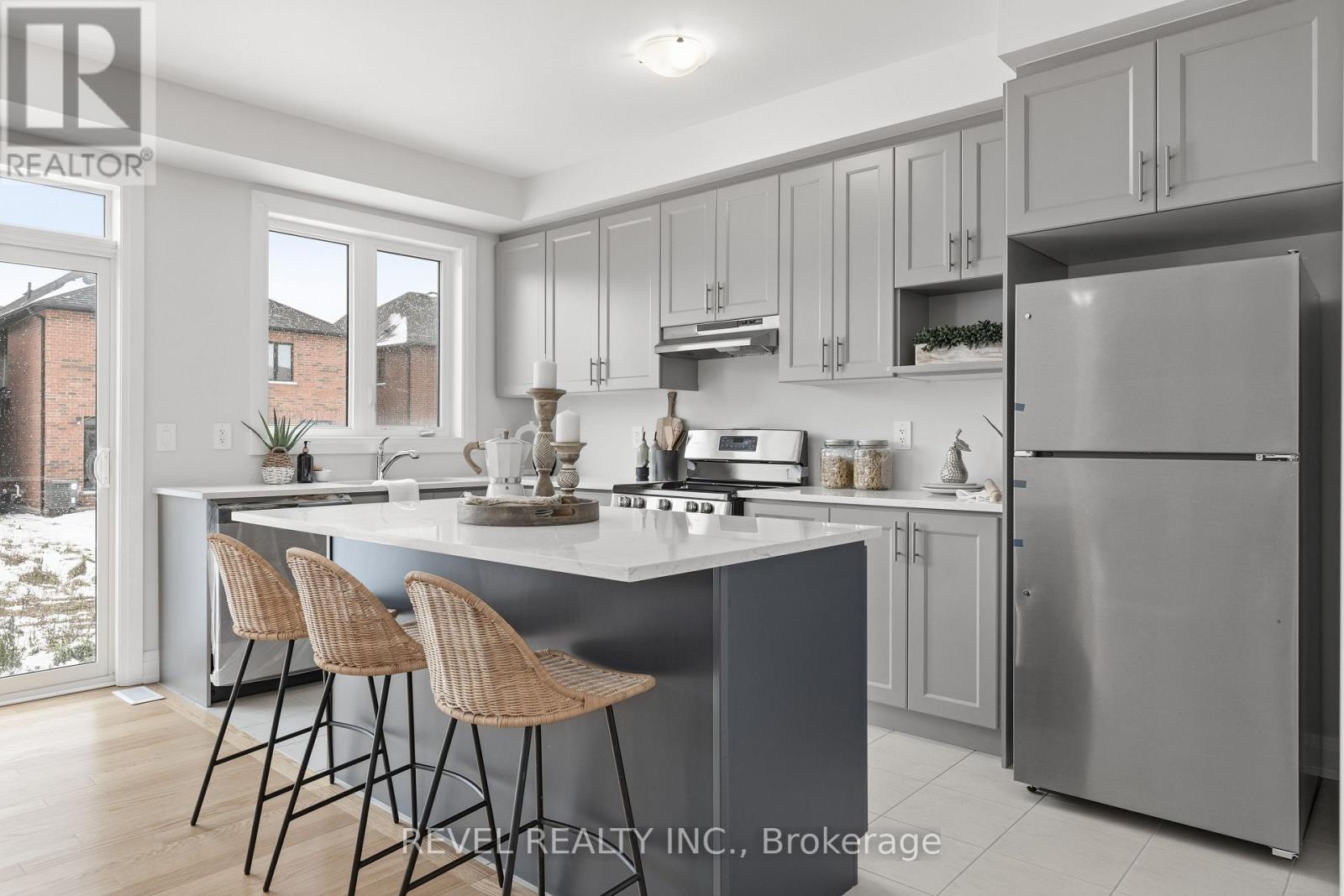 47 Corley Street, Kawartha Lakes (Lindsay), Ontario  K9V 6C2 - Photo 6 - X12542162