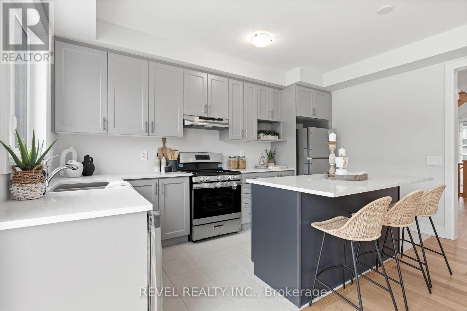 47 Corley Street, Kawartha Lakes (Lindsay), Ontario  K9V 6C2 - Photo 8 - X12542162