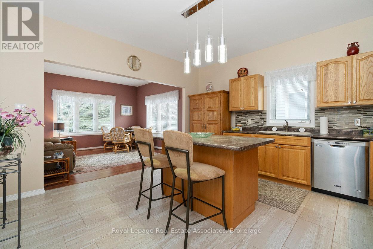 3 Fir Drive, Clarington (Newcastle), Ontario  L1B 1P3 - Photo 11 - E12541958