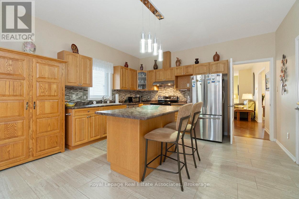 3 Fir Drive, Clarington (Newcastle), Ontario  L1B 1P3 - Photo 13 - E12541958