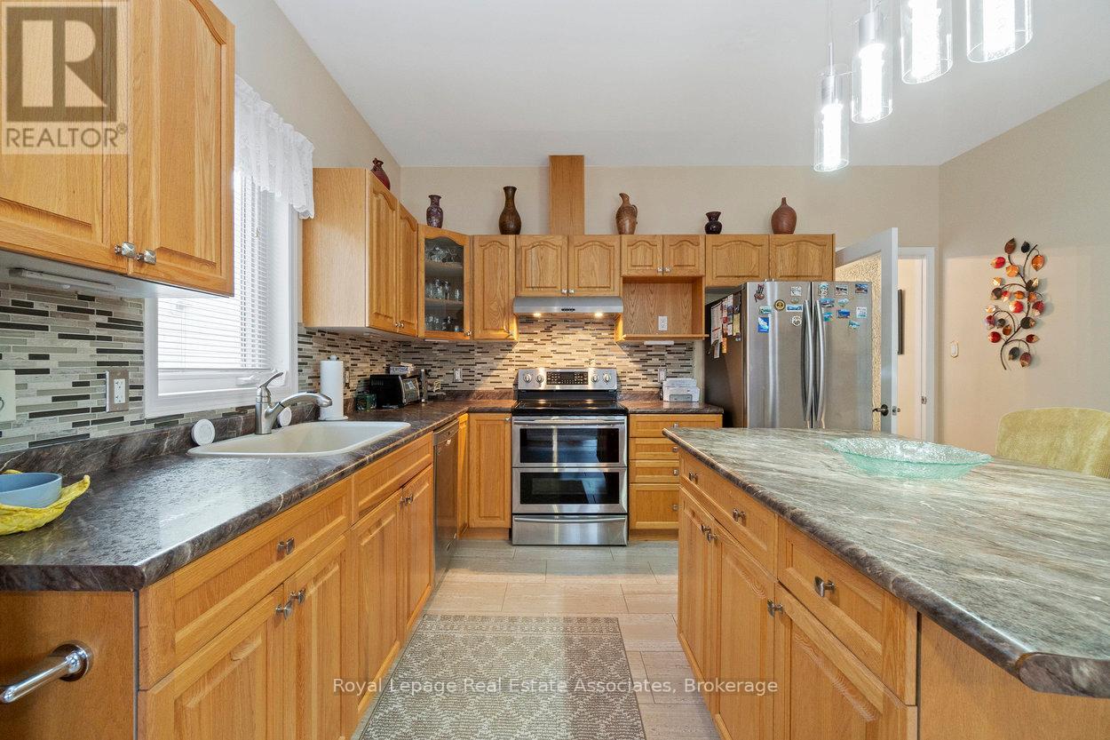 3 Fir Drive, Clarington (Newcastle), Ontario  L1B 1P3 - Photo 14 - E12541958