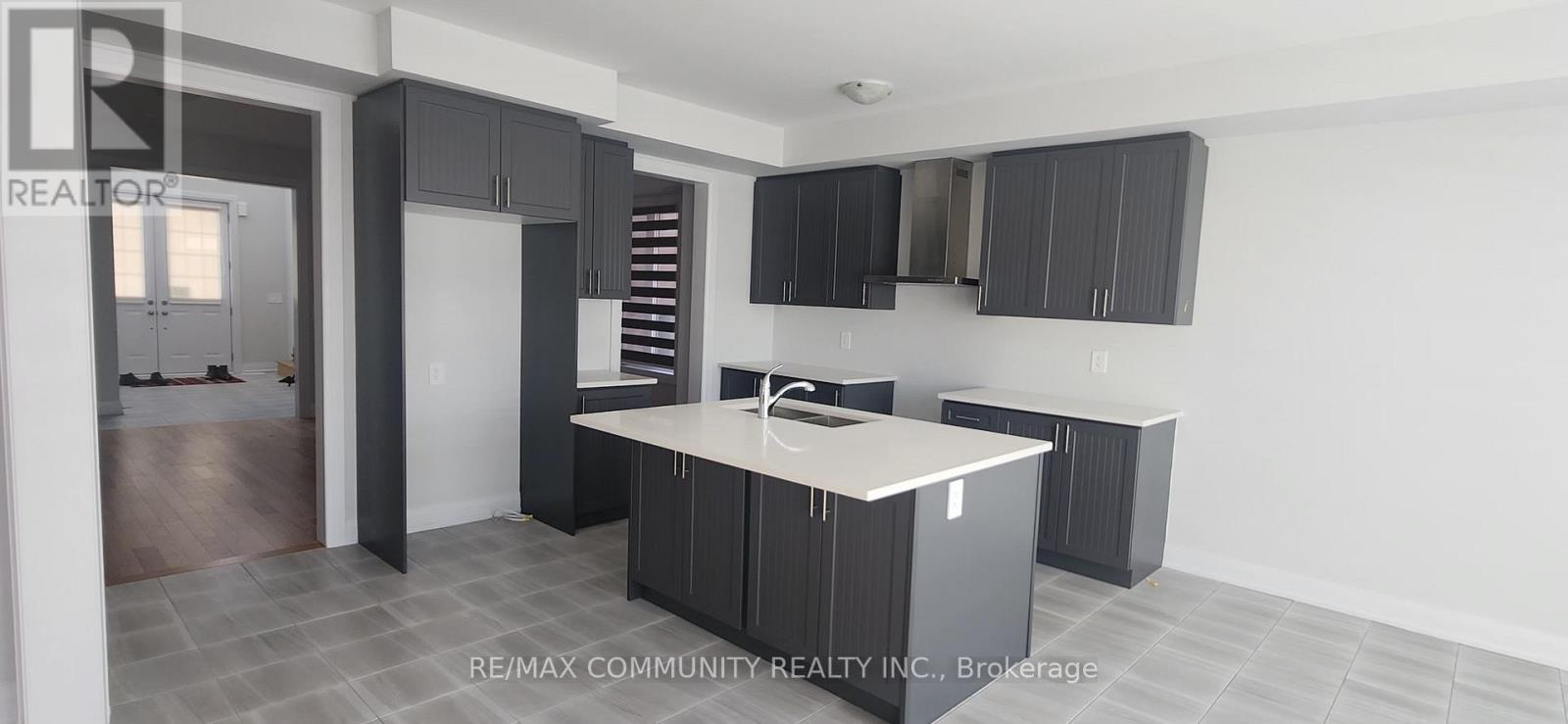 178 St Joseph Road, Kawartha Lakes (Lindsay), Ontario  K9V 0R6 - Photo 2 - X12543528