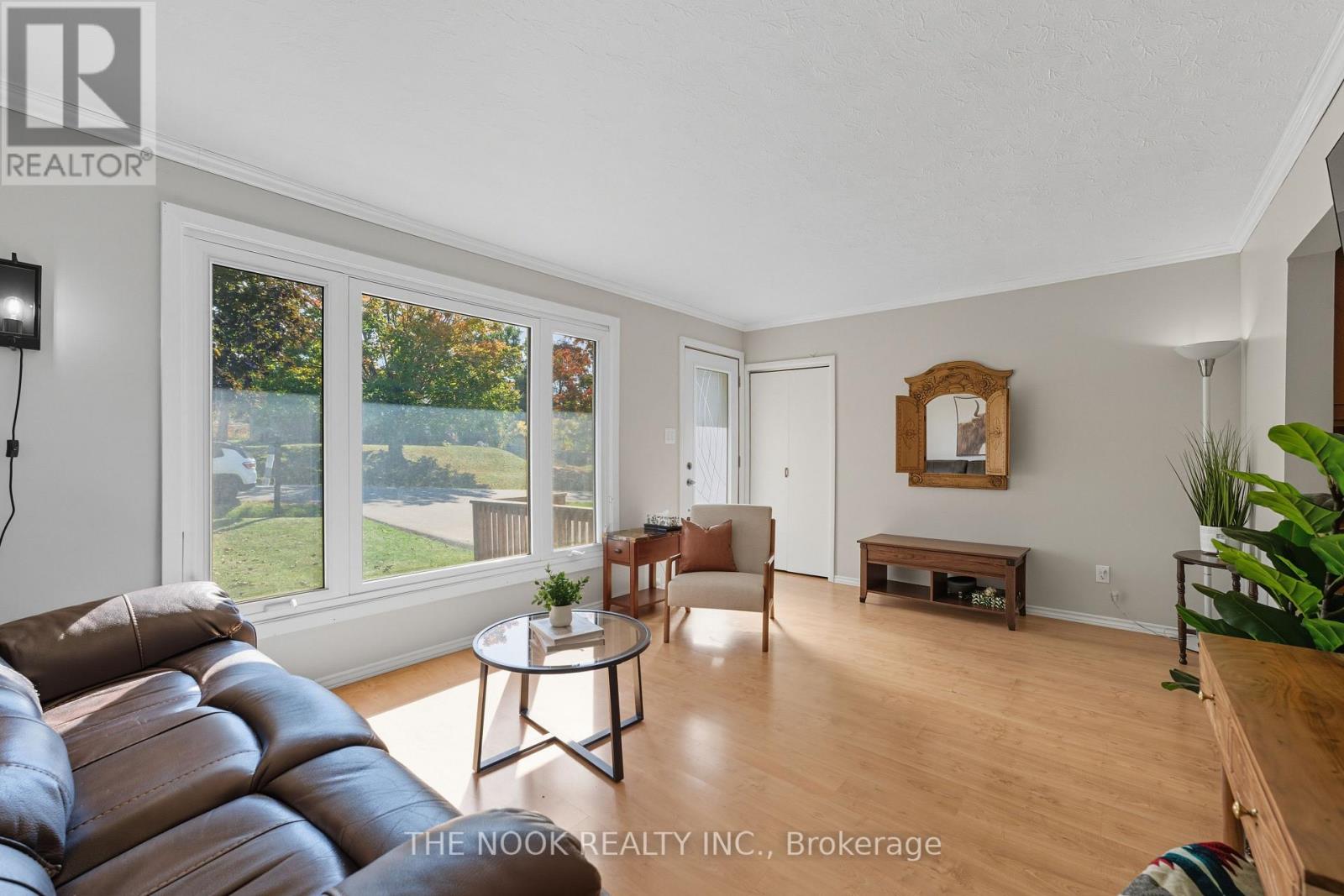 288 Collison Crescent, Peterborough (Ashburnham Ward 4), Ontario  K9J 1A8 - Photo 3 - X12544112