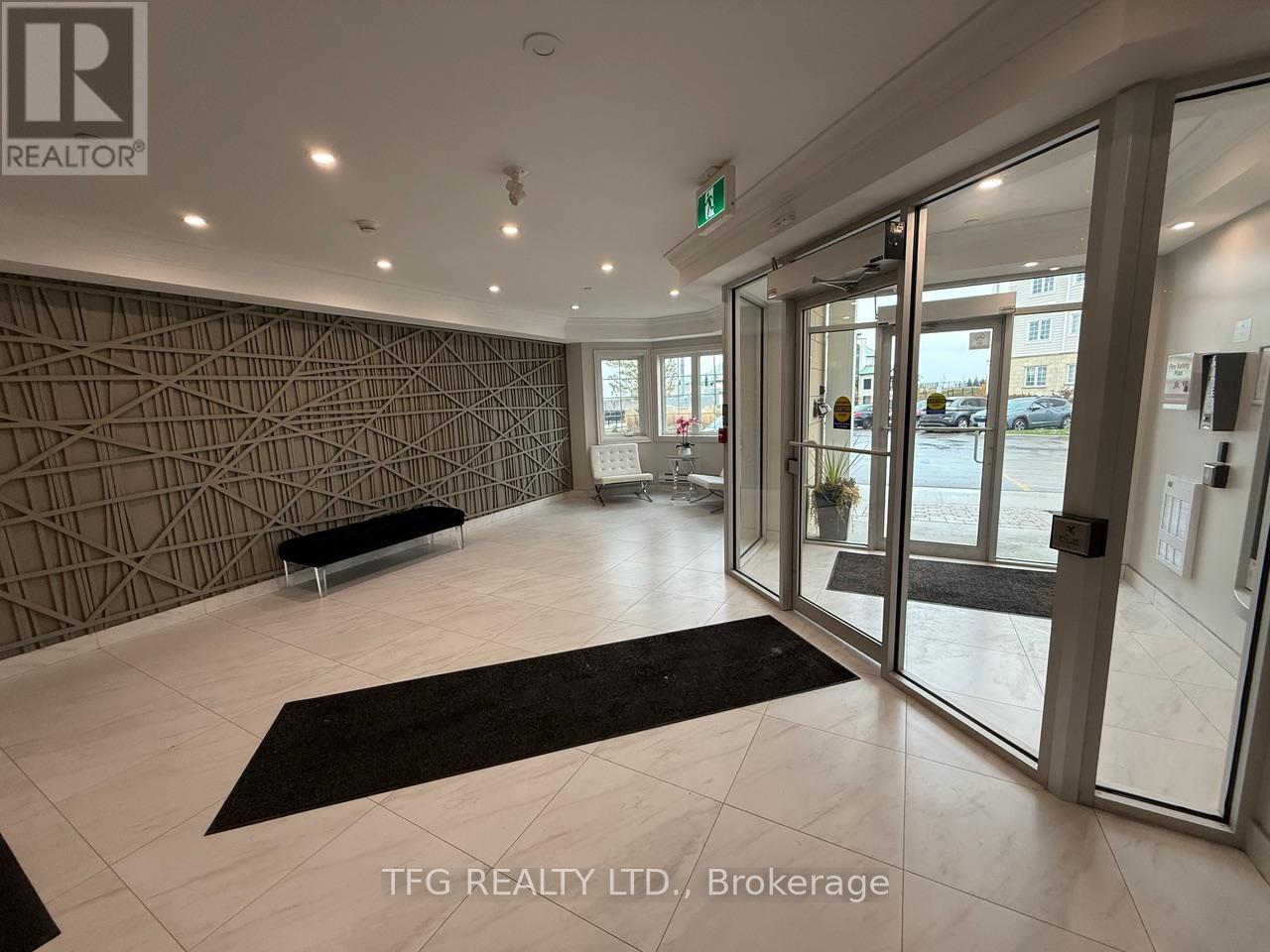 110 - 70 Shipway Drive, Clarington (Newcastle), Ontario  L1B 0V7 - Photo 3 - E12544822