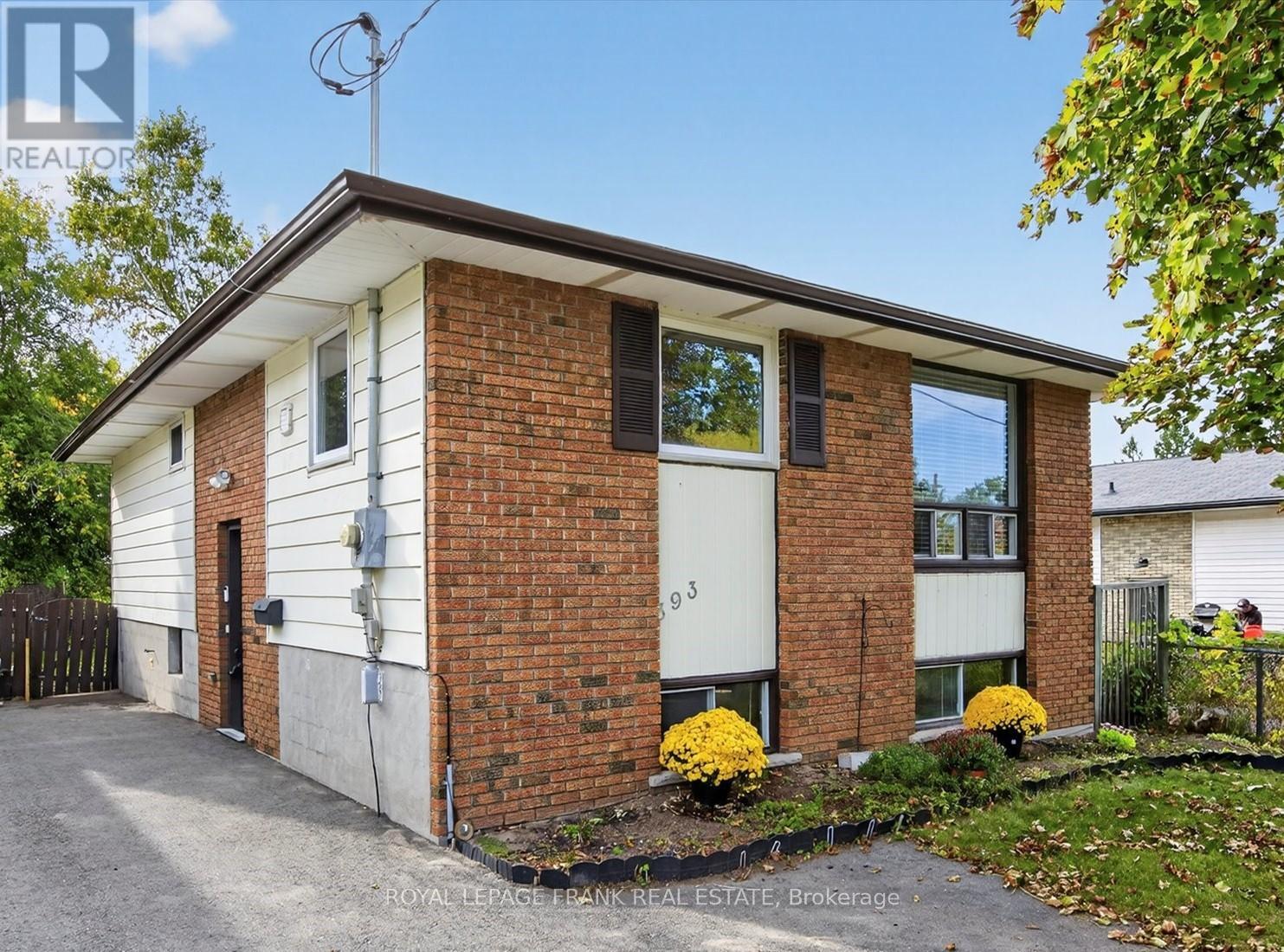 393 Southpark Drive, Peterborough (Ashburnham Ward 4), Ontario  K9J 1C1 - Photo 2 - X12545280