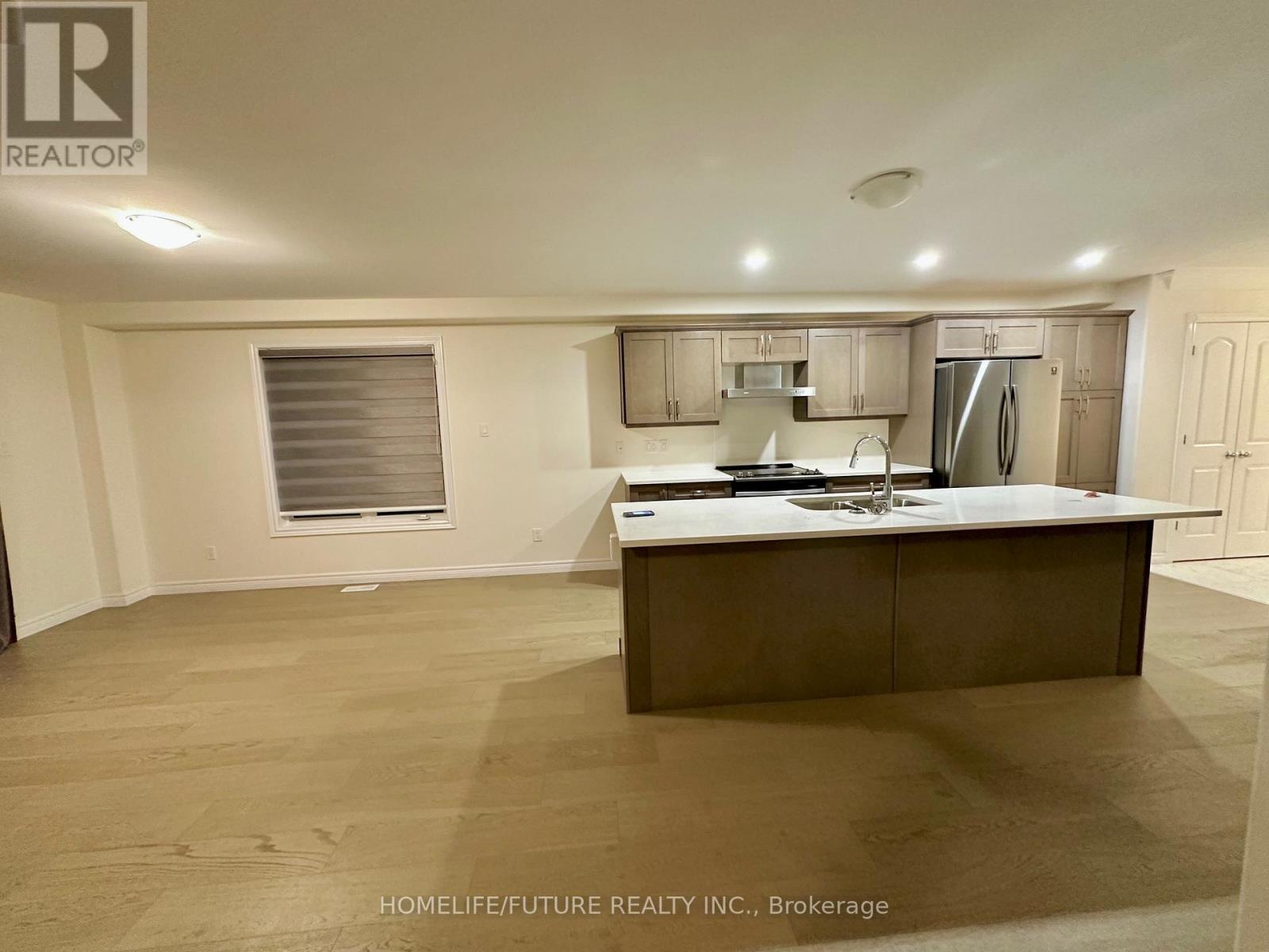 605 Lemay Grove, Peterborough (Monaghan Ward 2), Ontario  K9J 7P4 - Photo 6 - X12545516