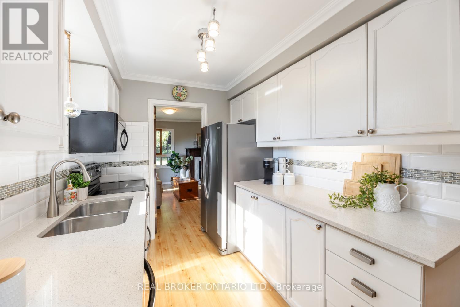 6 Andrew Court, Clarington (Newcastle), Ontario  L1B 1J5 - Photo 12 - E12546028