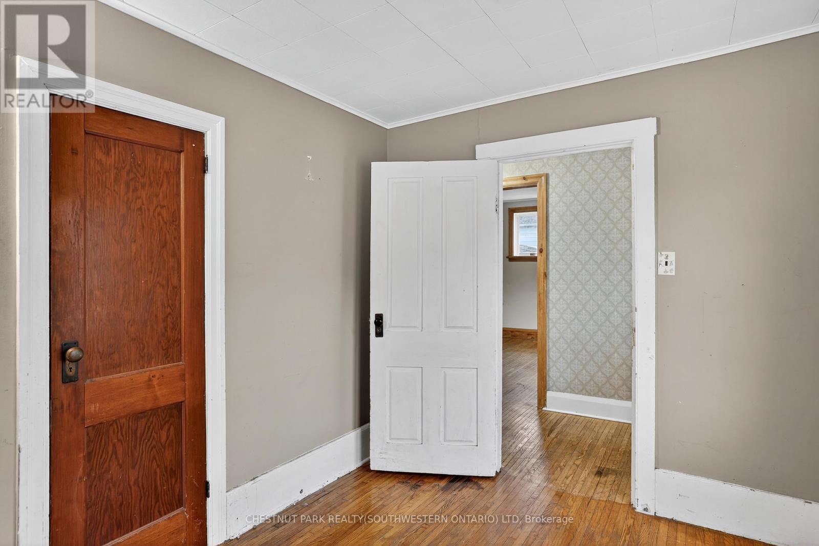 50 Ridout Street, Kawartha Lakes (Lindsay), Ontario  K9V 2B6 - Photo 10 - X12546040