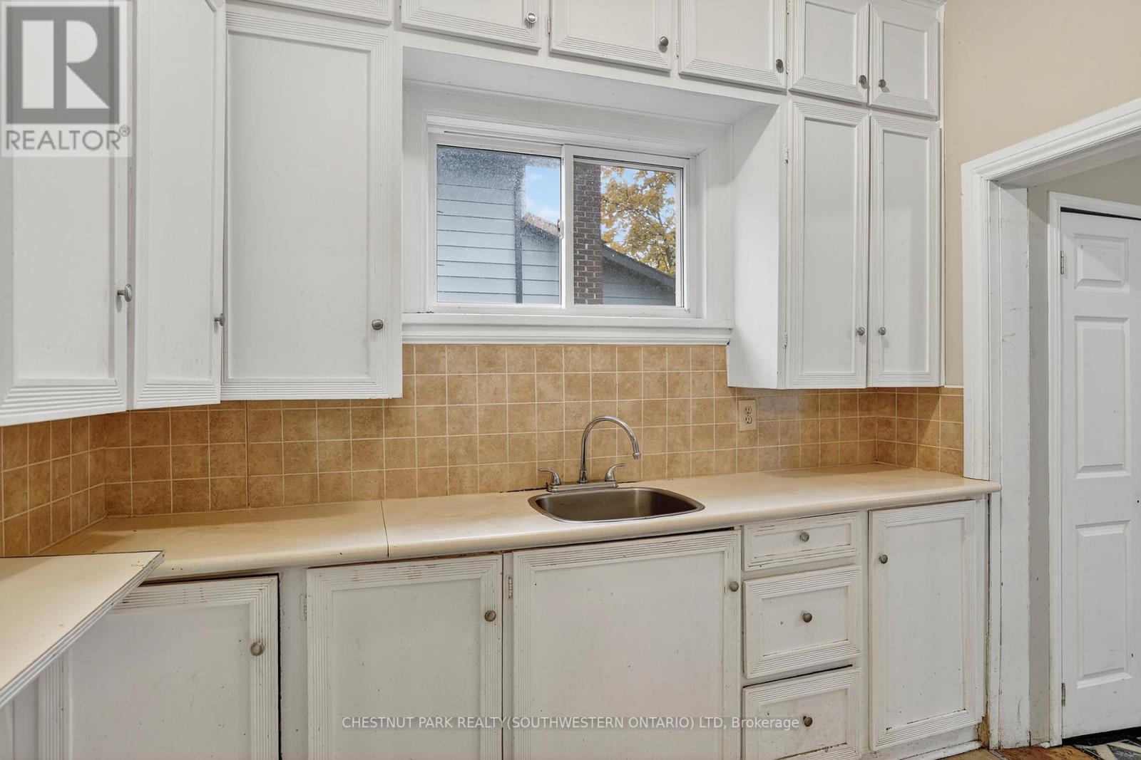 50 Ridout Street, Kawartha Lakes (Lindsay), Ontario  K9V 2B6 - Photo 17 - X12546040