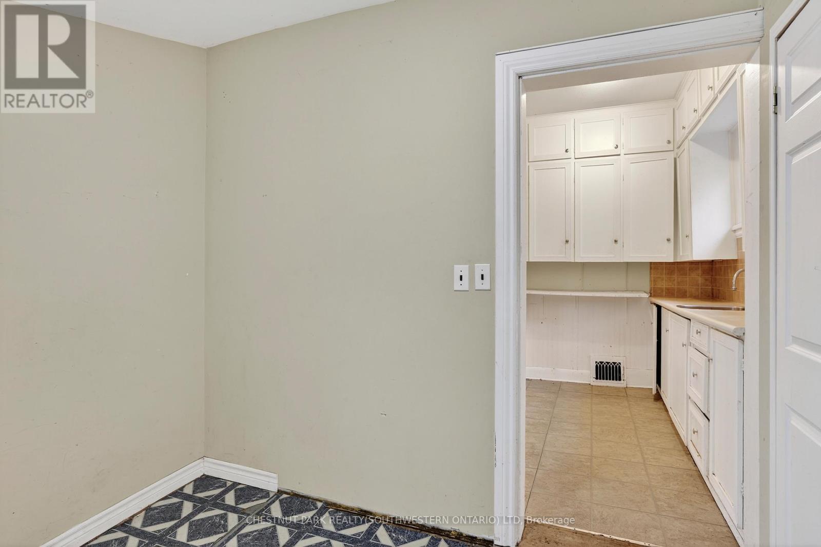 50 Ridout Street, Kawartha Lakes (Lindsay), Ontario  K9V 2B6 - Photo 23 - X12546040