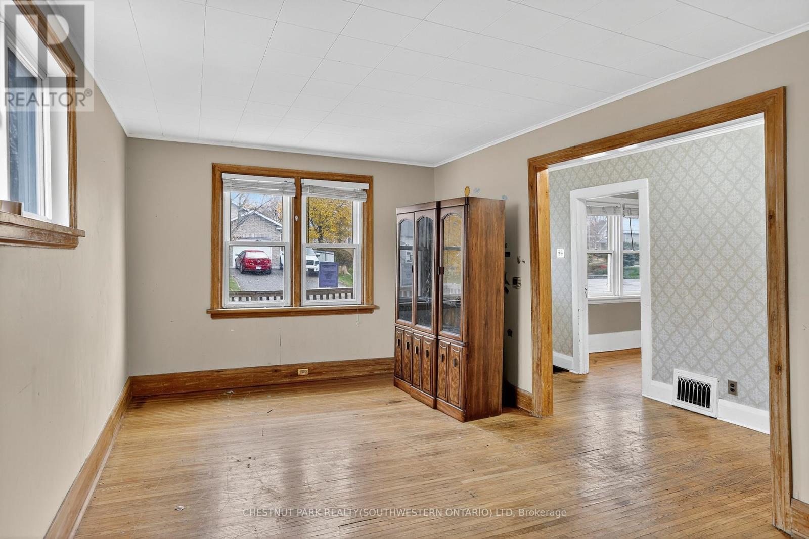 50 Ridout Street, Kawartha Lakes (Lindsay), Ontario  K9V 2B6 - Photo 7 - X12546040