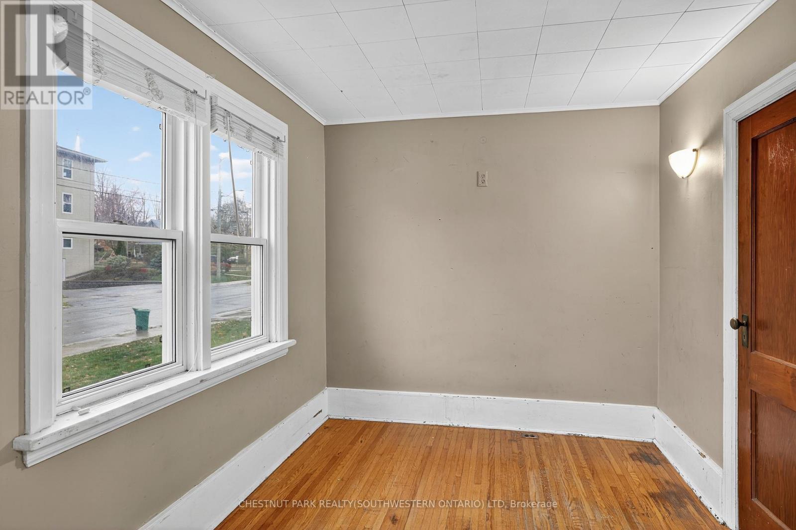 50 Ridout Street, Kawartha Lakes (Lindsay), Ontario  K9V 2B6 - Photo 9 - X12546040