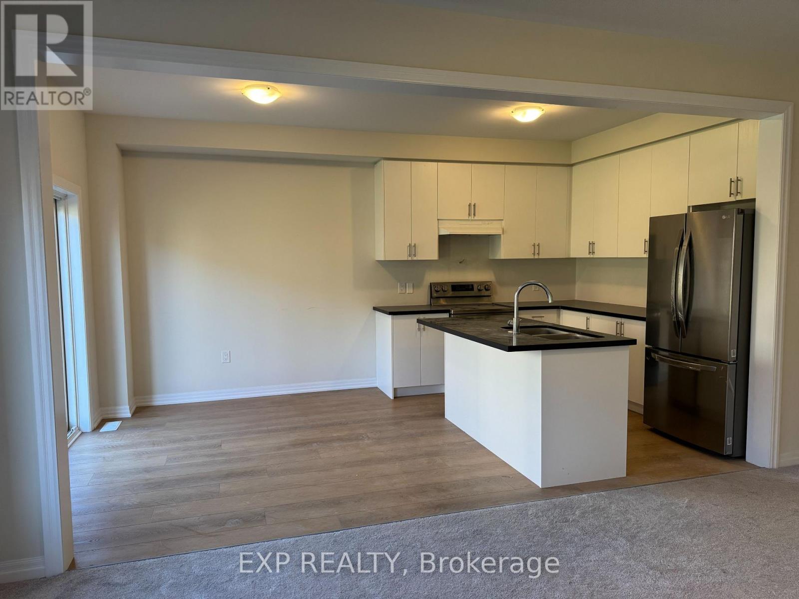 174 Flood Avenue, Clarington (Newcastle), Ontario  L1B 1G9 - Photo 3 - E12546532