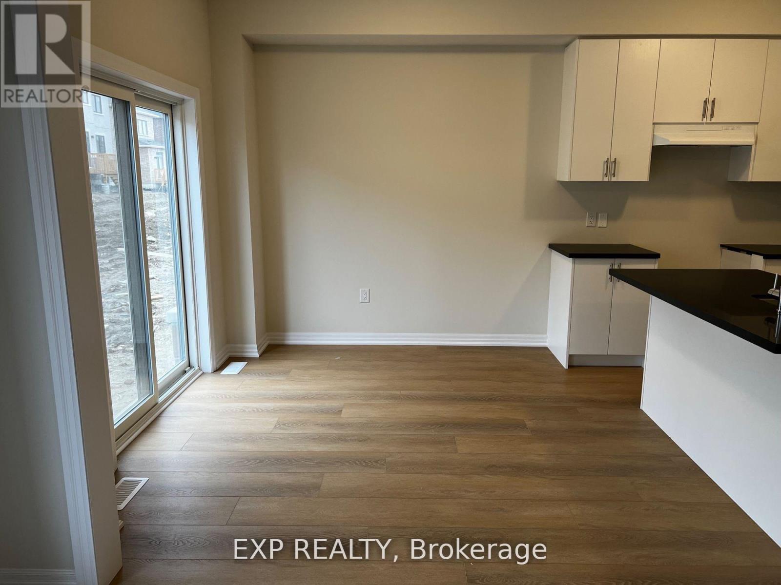 174 Flood Avenue, Clarington (Newcastle), Ontario  L1B 1G9 - Photo 4 - E12546532