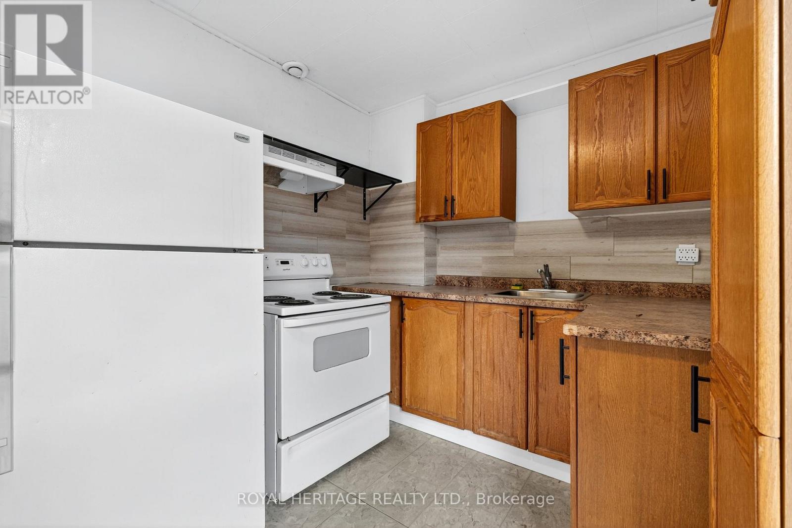 364 Parkhill Road W, Peterborough (Northcrest Ward 5), Ontario  K9H 3J1 - Photo 33 - X12546594