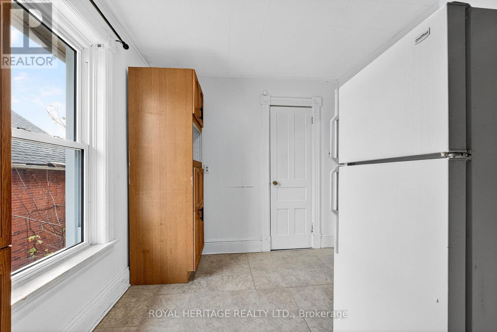 364 Parkhill Road W, Peterborough (Northcrest Ward 5), Ontario  K9H 3J1 - Photo 34 - X12546594