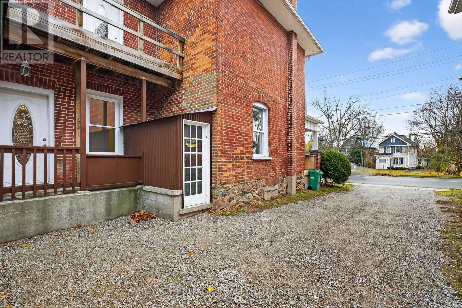 364 Parkhill Road W, Peterborough (Northcrest Ward 5), Ontario  K9H 3J1 - Photo 37 - X12546594