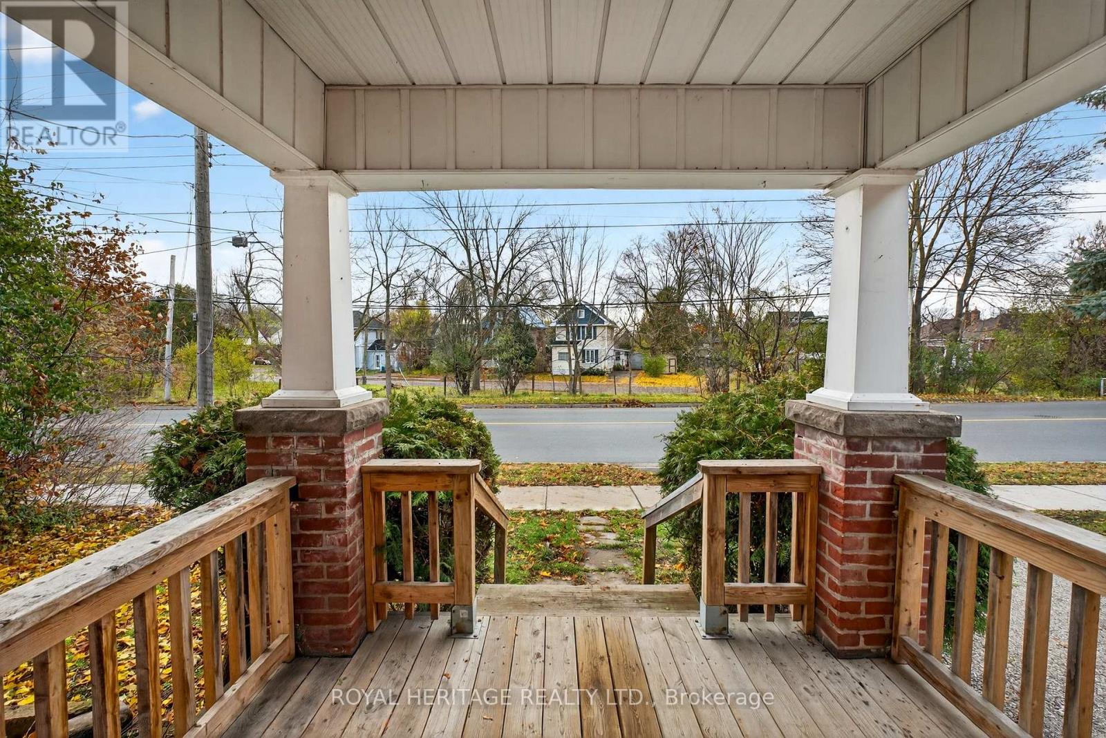 364 Parkhill Road W, Peterborough (Northcrest Ward 5), Ontario  K9H 3J1 - Photo 5 - X12546594