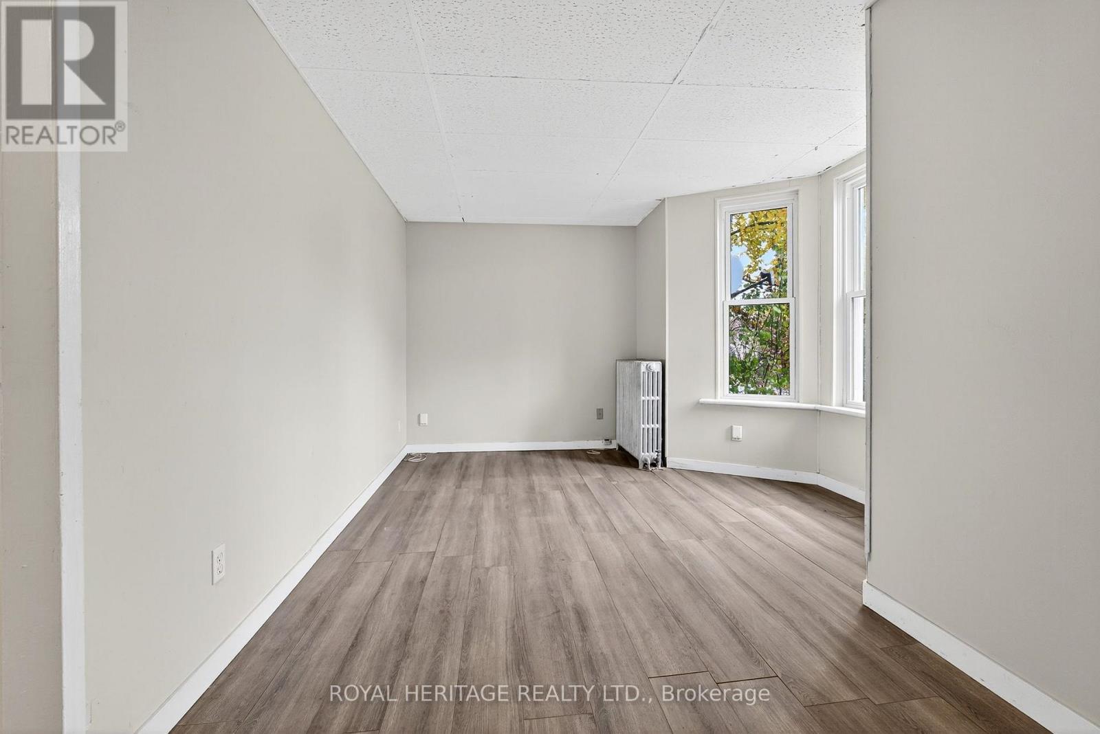 364 Parkhill Road W, Peterborough (Northcrest Ward 5), Ontario  K9H 3J1 - Photo 8 - X12546594