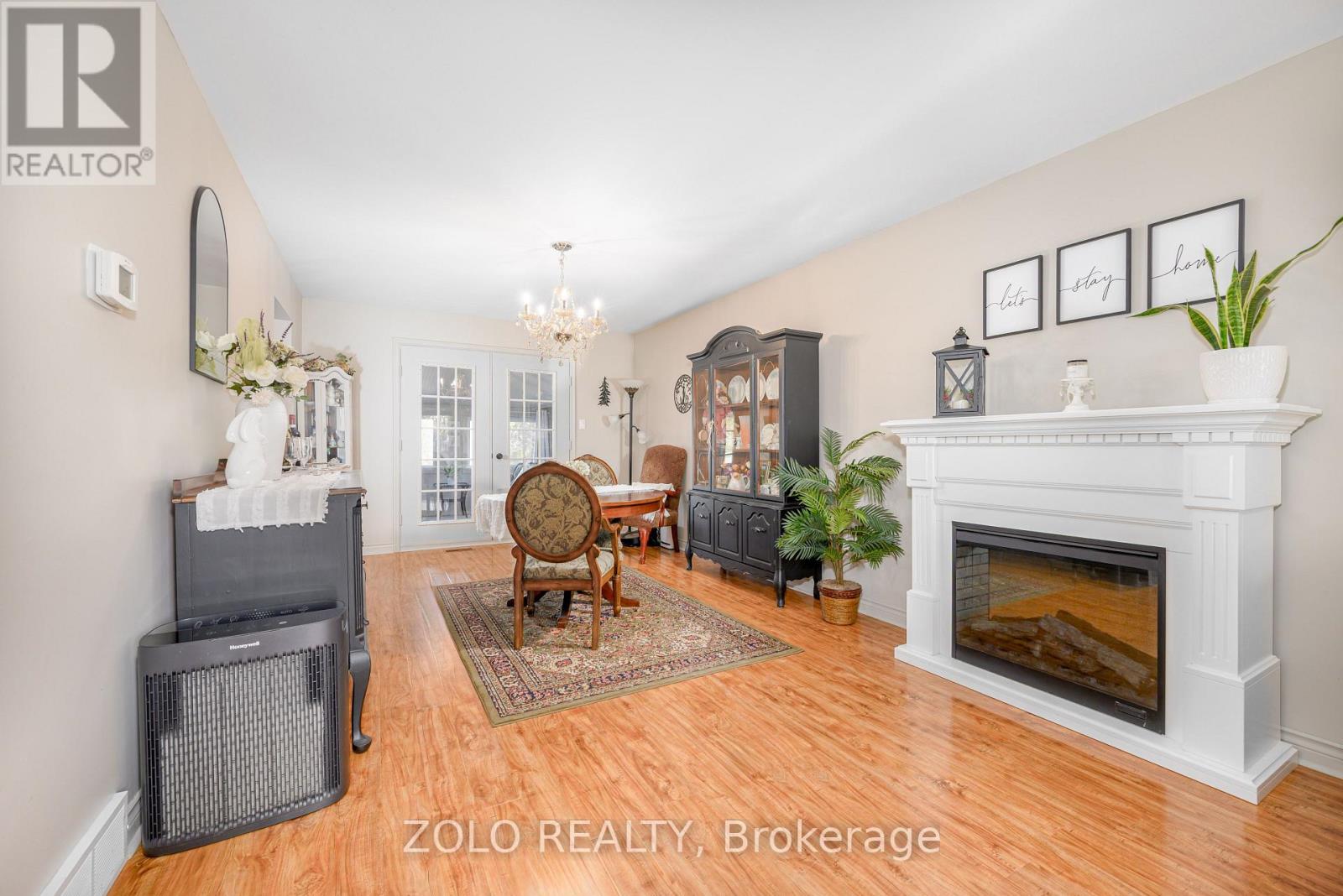 32 Andrew Drive, Kawartha Lakes (Lindsay), Ontario  K9V 5W6 - Photo 12 - X12546728