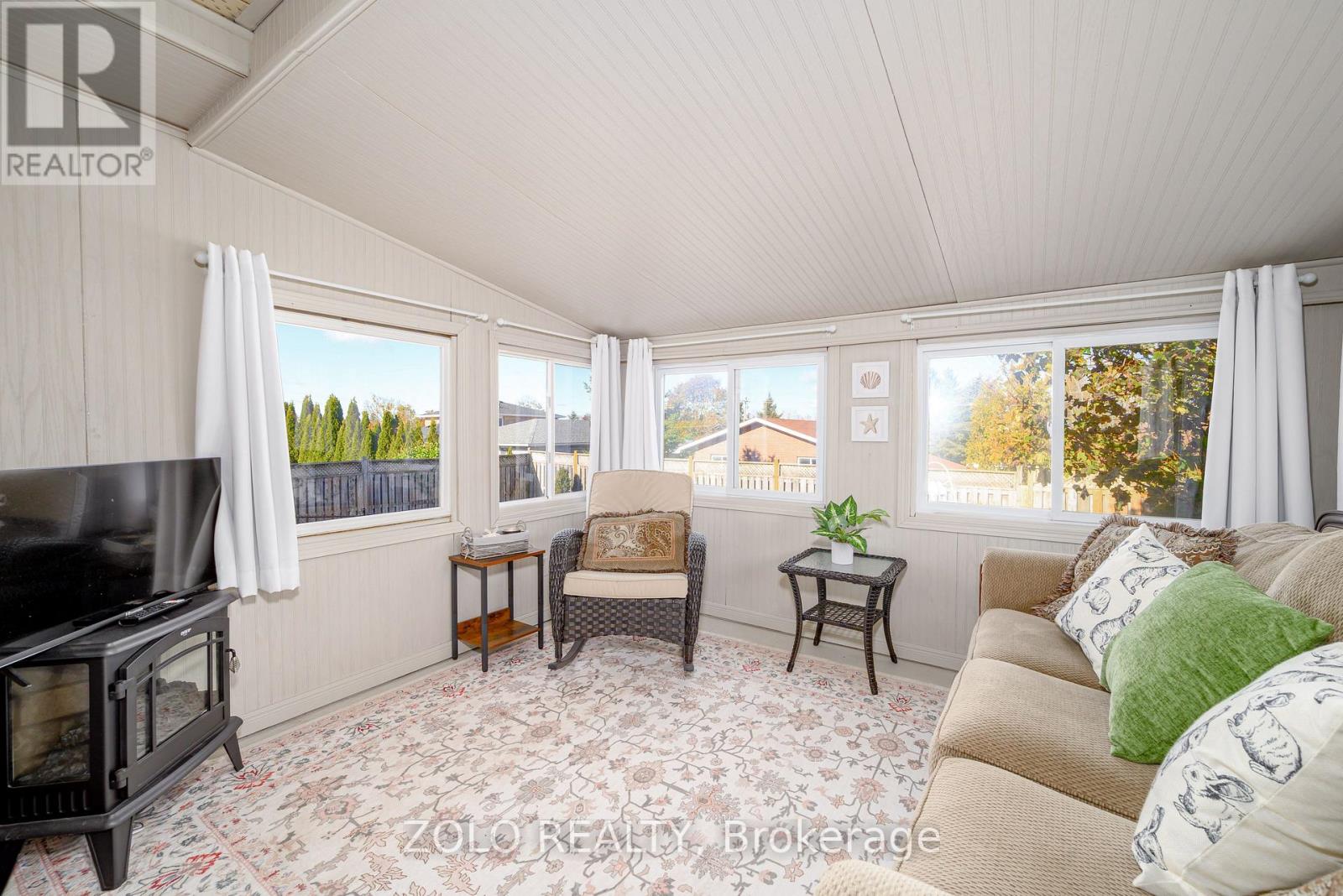 32 Andrew Drive, Kawartha Lakes (Lindsay), Ontario  K9V 5W6 - Photo 15 - X12546728